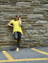 Load image into Gallery viewer, Golden Rose Wholesale Leggings

